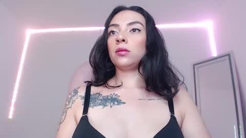 Snapshot of alisa__cain chatting on 02/24/25, 06:05 Alejandra online show from 02/24/25, 06:05
