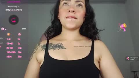Snapshot of alisa__cain chatting on 09/16/25, 05:19 Alejandra online show from 09/16/25, 05:19
