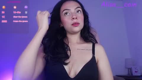 Snapshot of alisa__cain chatting on 10/17/25, 07:44 Alejandra online show from 10/17/25, 07:44