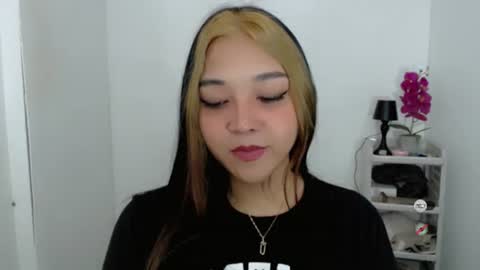 Shanti xhey online show from 04/25/26, 06:05