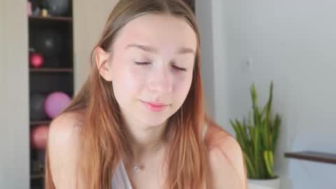 Alice                                   Fansly Alisa01 online show from 03/18/26, 02:37