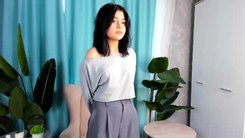 Snapshot of alisaglow chatting on 07/01/26, 07:21 Im Alisa and its my first day here online show from 07/01/26, 07:21