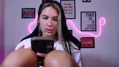 Snapshot of alisarossy chatting on 06/08/26, 01:55 Alisa online show from 06/08/26, 01:55