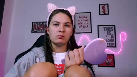 Snapshot of alisarossy chatting on 06/17/26, 01:23 Alisa online show from 06/17/26, 01:23