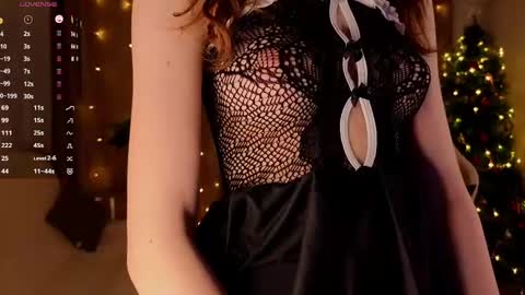 Snapshot of alisevine chatting on 12/20/24, 06:13 Alisa online show from 12/20/24, 06:13