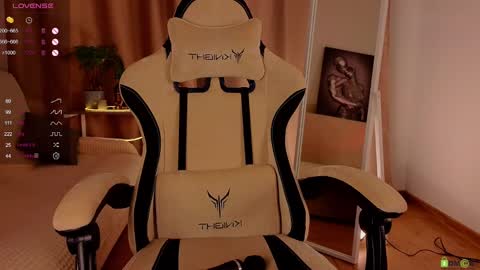 Snapshot of alisevine chatting on 01/26/25, 08:34 Alisa online show from 01/26/25, 08:34