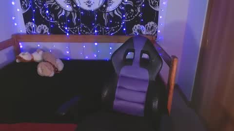 Snapshot of alisha17love chatting on 11/16/25, 01:39 alisha17love online show from 11/16/25, 01:39