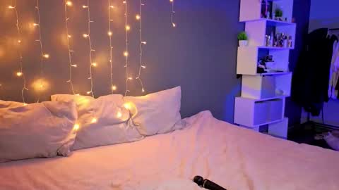 Snapshot of alishaaneta chatting on 10/28/25, 01:58 Alisha online show from 10/28/25, 01:58