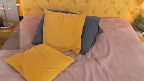 Luna online show from 04/22/26, 03:13