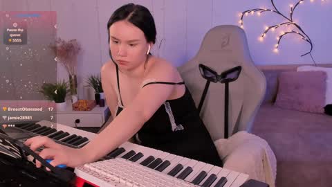 Snapshot of alisia_mars chatting on 01/15/25, 10:17 Alisia online show from 01/15/25, 10:17