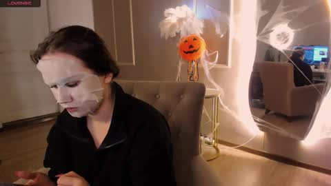 Snapshot of alisia_mars chatting on 10/15/25, 08:14 Alisia online show from 10/15/25, 08:14