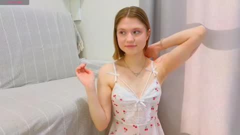 Snapshot of alisia_spinnet chatting on 05/13/26, 02:03 Alisia online show from 05/13/26, 02:03