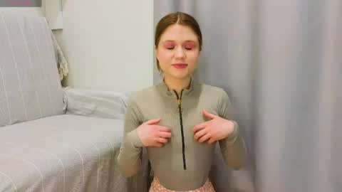 Snapshot of alisia_spinnet chatting on 05/14/26, 03:19 Alisia online show from 05/14/26, 03:19