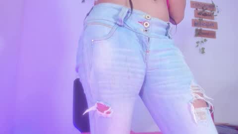 Alisia online show from 11/17/25, 04:18