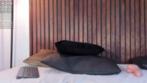 Snapshot of alison222_ chatting on 01/09/25, 10:41 A L I S O N online show from 01/09/25, 10:41