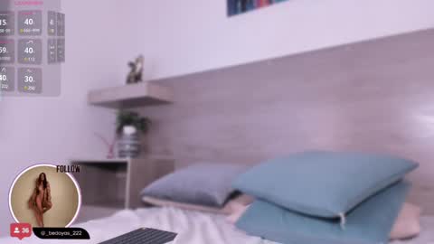 Snapshot of alison222_ chatting on 02/25/25, 01:52 A L I S O N online show from 02/25/25, 01:52