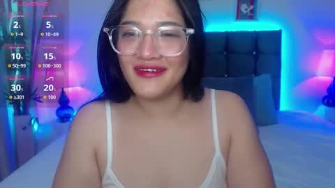 Snapshot of alison_girl22 chatting on 12/22/25, 09:23 Alison online show from 12/22/25, 09:23