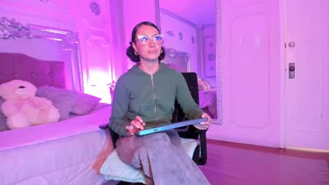 Alison Fishert online show from 02/11/25, 11:54