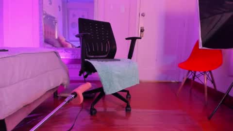 Alison Fishert online show from 02/27/25, 02:54