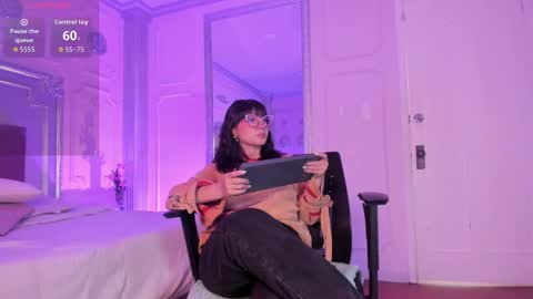 Alison Fishert online show from 11/25/25, 12:05