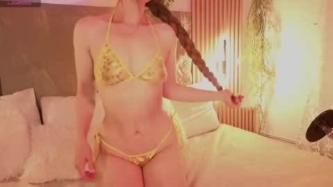 Mia online show from 10/11/25, 02:48