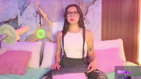 Mia online show from 04/23/26, 08:44