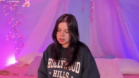 Mia online show from 07/03/26, 03:02