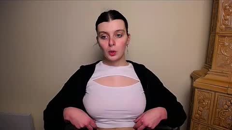 Snapshot of alissaflower_ chatting on 02/19/25, 07:28 Alissa online show from 02/19/25, 07:28