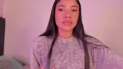 Mara  Isabel online show from 12/16/25, 03:33