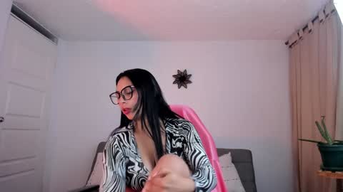 Snapshot of alissia_viera chatting on 12/19/24, 03:07 iraide online show from 12/19/24, 03:07