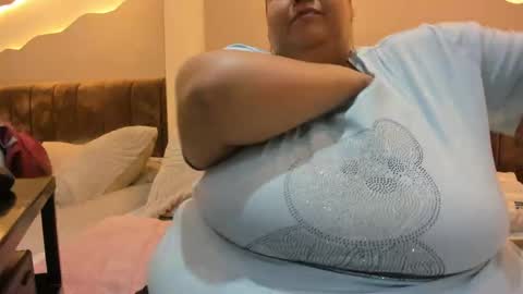 Snapshot of alisson_am chatting on 05/29/26, 11:19 Alisson online show from 05/29/26, 11:19