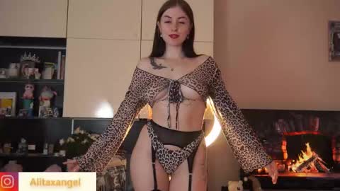 Snapshot of alitaangel_ chatting on 02/18/25, 01:44 A L I T A online show from 02/18/25, 01:44
