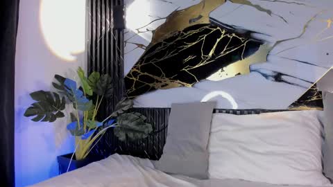   online show from 04/23/26, 07:27