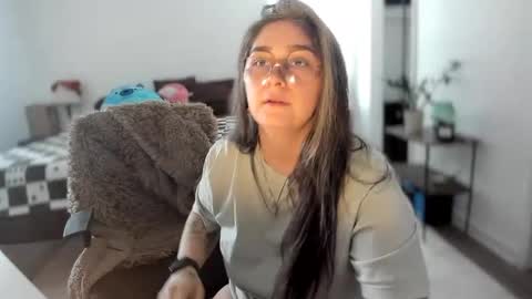 Snapshot of alix_valentine chatting on 09/18/25, 10:56 alix_valentine online show from 09/18/25, 10:56