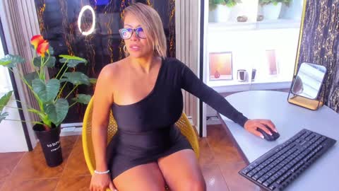 Snapshot of alixlong chatting on 01/25/25, 03:40 Alix online show from 01/25/25, 03:40