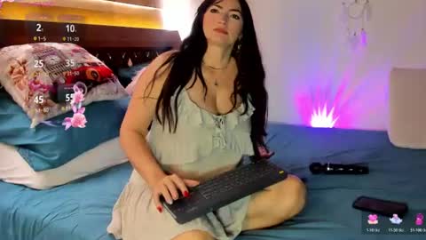 Snapshot of alizmarias chatting on 07/19/26, 05:05 Andrea..... online show from 07/19/26, 05:05