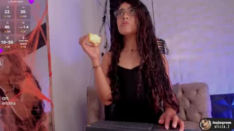 alizza_ online show from 10/06/25, 11:40