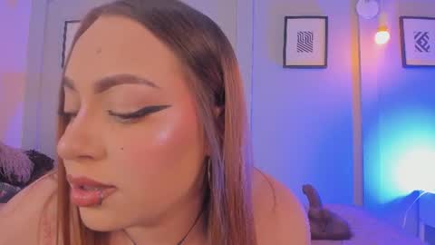 Laura online show from 06/15/26, 02:58