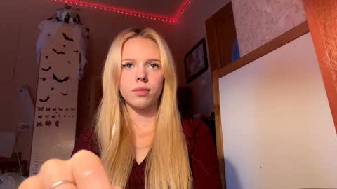 Lina online show from 11/03/25, 09:43