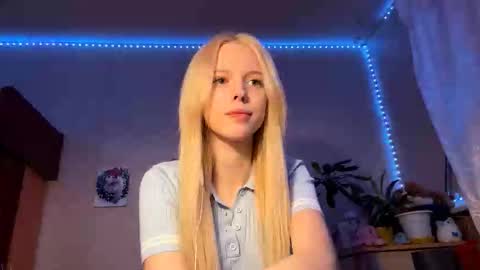 Lina online show from 11/17/25, 03:18