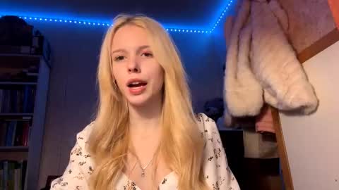 Lina online show from 12/05/25, 05:42