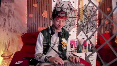 Snapshot of allen_starck chatting on 10/15/25, 02:11 Allen online show from 10/15/25, 02:11