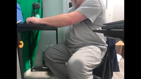 Allergictolove online show from 02/22/25, 07:03