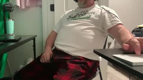 Allergictolove online show from 09/16/25, 07:53