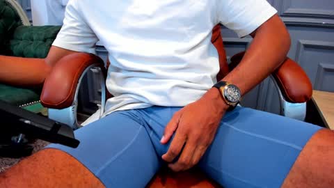 Snapshot of allessandrosantos chatting on 12/16/24, 08:48 Help me reach 100 likes online show from 12/16/24, 08:48