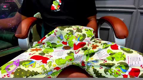 Snapshot of allessandrosantos chatting on 12/25/24, 12:37 Help me reach 100 likes online show from 12/25/24, 12:37