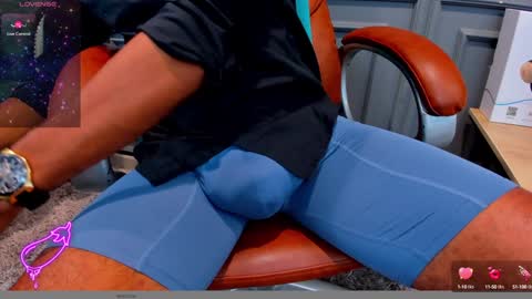 Snapshot of allessandrosantos chatting on 12/25/24, 08:07 Help me reach 100 likes online show from 12/25/24, 08:07