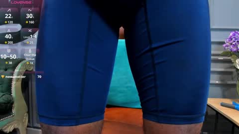 Snapshot of allessandrosantos chatting on 02/11/25, 06:01 Help me reach 100 likes online show from 02/11/25, 06:01