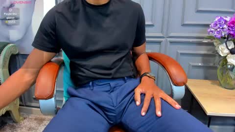 Snapshot of allessandrosantos chatting on 02/22/25, 04:29 Help me reach 100 likes online show from 02/22/25, 04:29