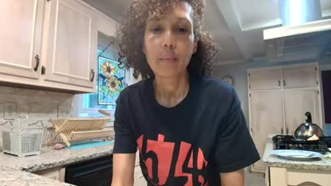 Snapshot of allgood4u chatting on 06/19/26, 06:01 wishlist on bio online show from 06/19/26, 06:01